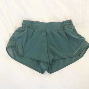 Lululemon Hotty Hot Short (women size 6)